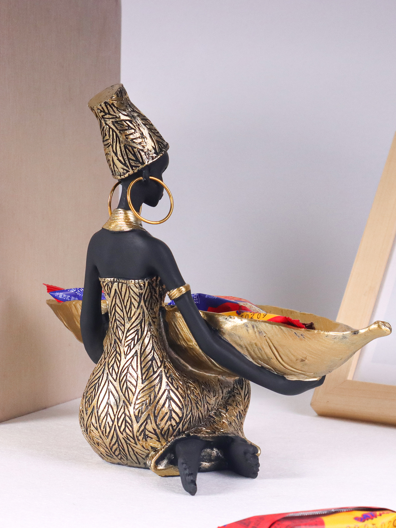 African Girl Holding a Plate S - огляд і ціна Interior Design Home Decor